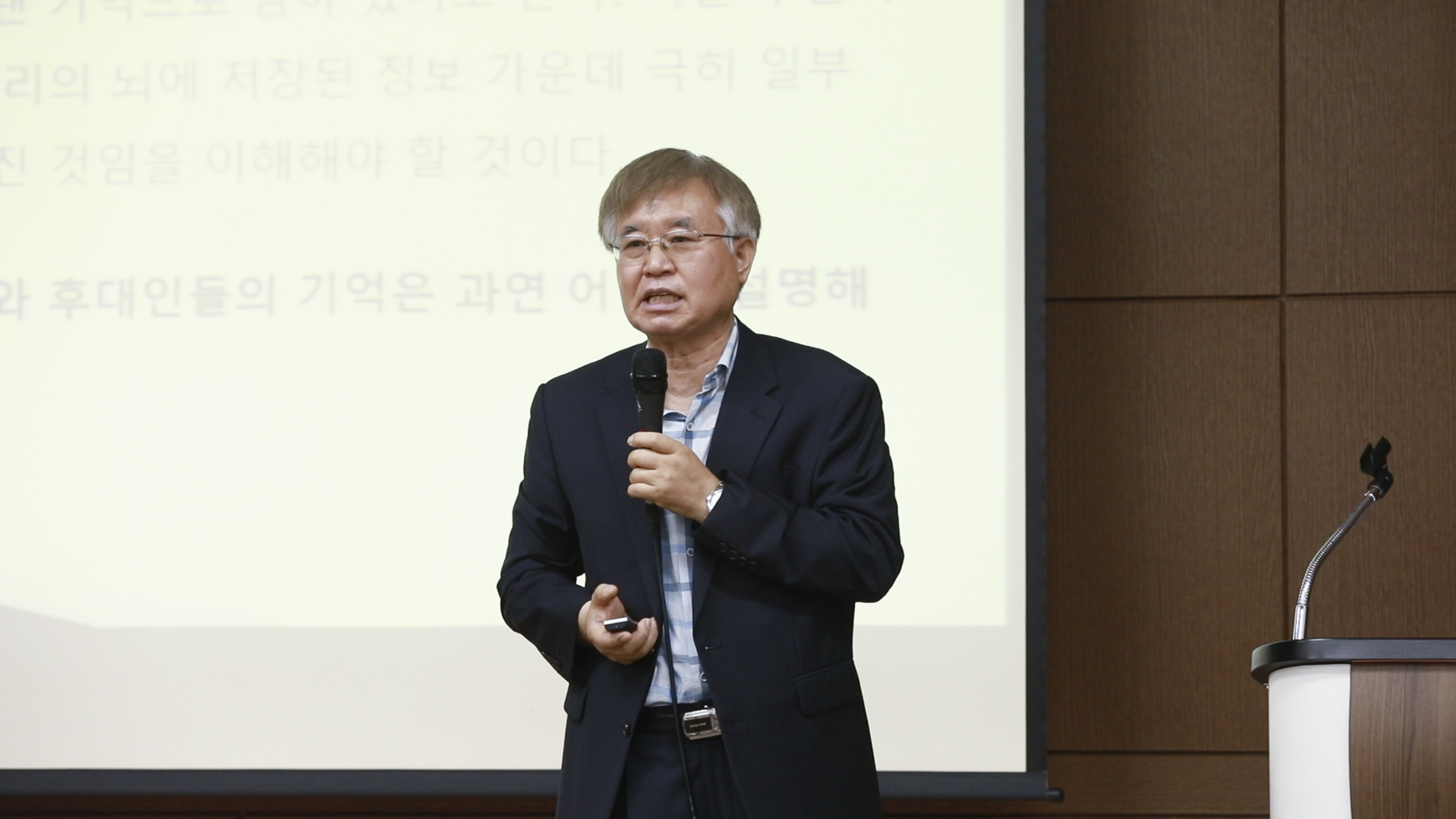 강연사진.jpg