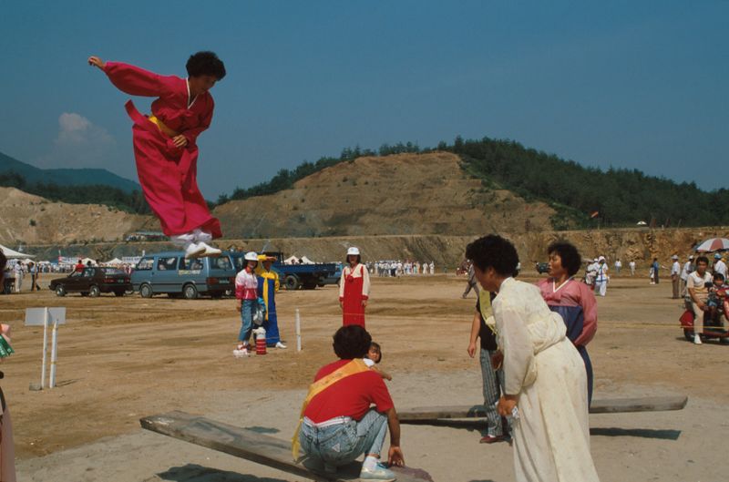 파일:널뛰기.jpg